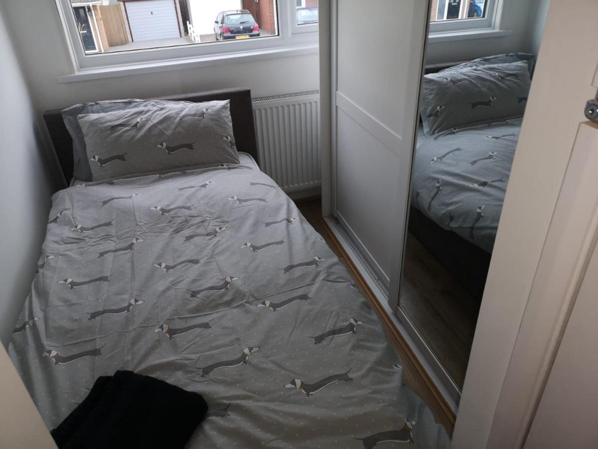 Ffrith House Villa Престатин Екстериор снимка