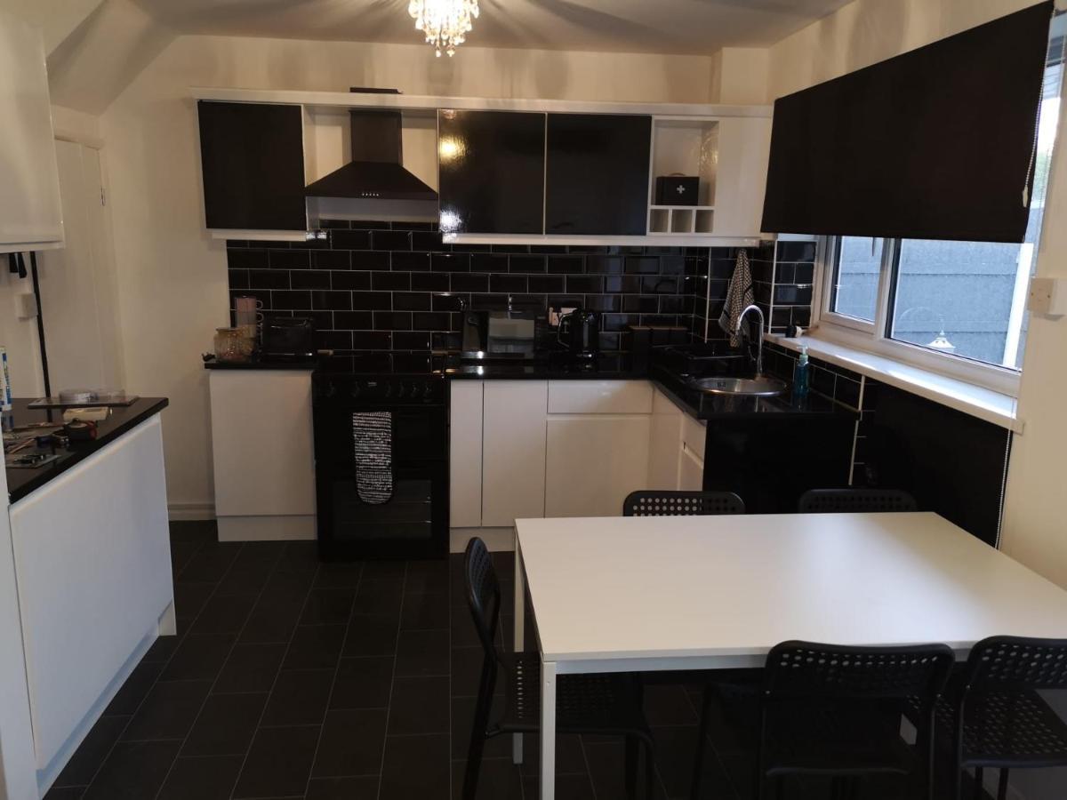 Ffrith House Villa Престатин Екстериор снимка